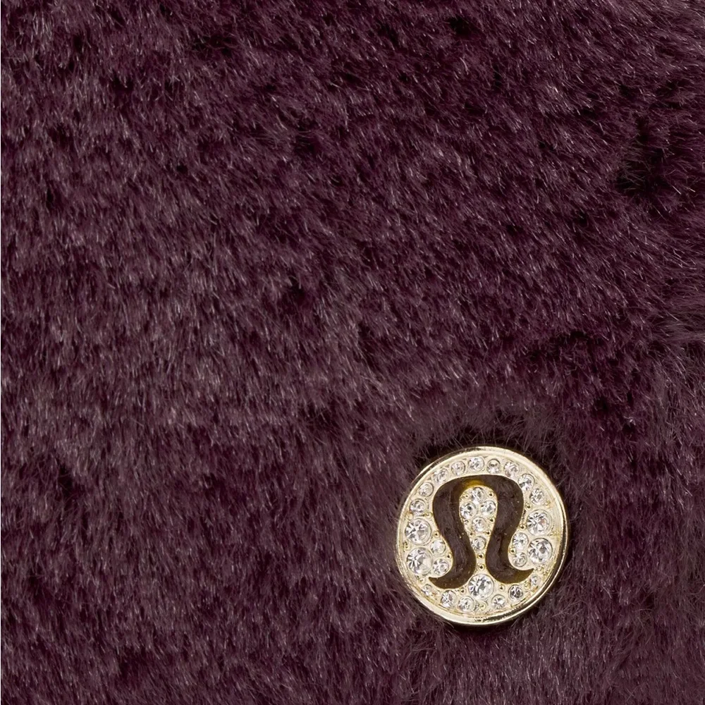 Lululemon Everywhere Belt Bag 1L
Plush Fleece (Black Plum / Gold) - Picture 5 of 7